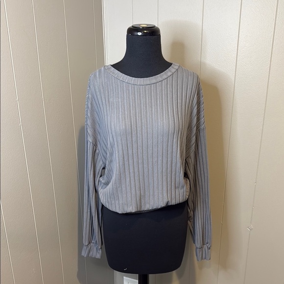 Secret Treasures Women’s Medium Gray Ribbed Crew Neck Sweater - Picture 5 of 6